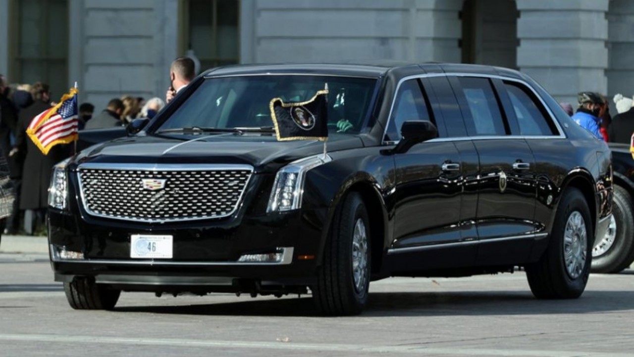 سر وجود رقم 46 على لوحة سيارة الرئيس الأمريكي بايدن