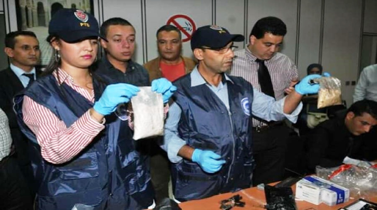 «أمن مطار محمد الخامس» يحبط محاولة تهريب أزيد من 1,5 كلغ من مخدر الكوكايين في اتجاه المغرب