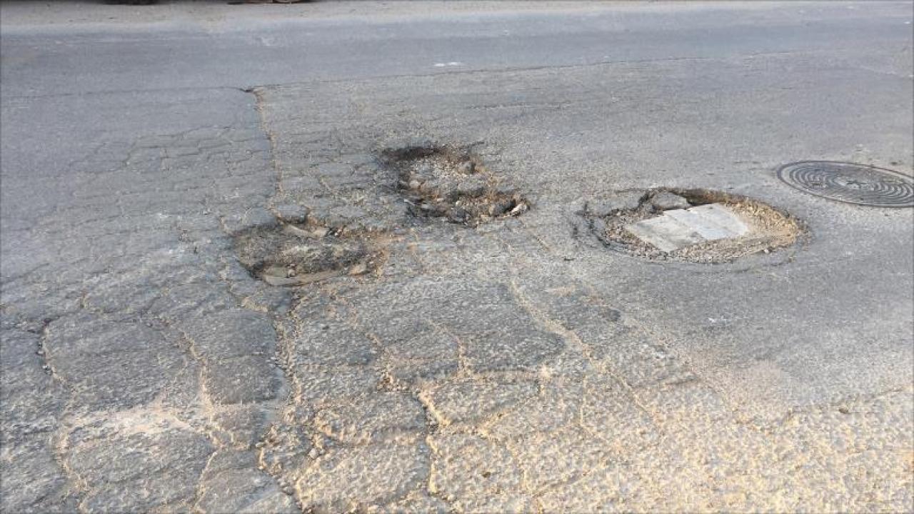 سائقو المركبات يستنكرون هشاشة البنيات الطرقية بالدار البيضاء سائقو المركبات يستنكرون هشاشة البنيات الطرقية بالدار البيضاء