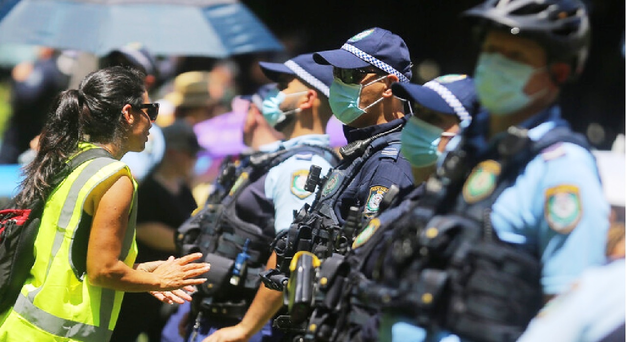 احتجاجات واشتباكات مع الشرطة في أستراليا "رفضا للتطعيم ضد كورونا"