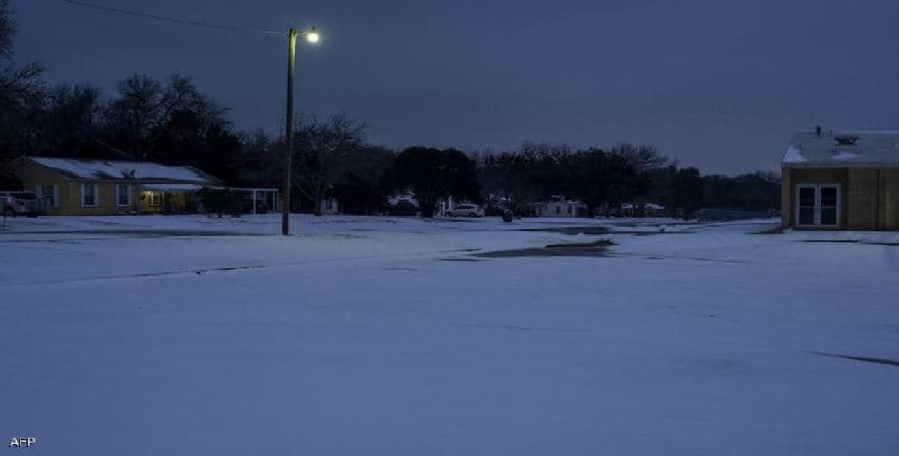 بسبب الثلوج.. ولاية تكساس الأمريكية تعاني من نقص المياه بعد انقطاع الكهرباء