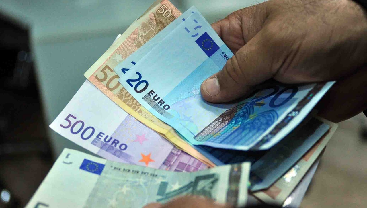 العيون.. اعتقال مهاجر إفريقي من دول جنوب الصحراء بتهمة تزوير العملة وتداولها العيون.. اعتقال مهاجر إفريقي من دول جنوب الصحراء بتهمة تزوير العملة وتداولها