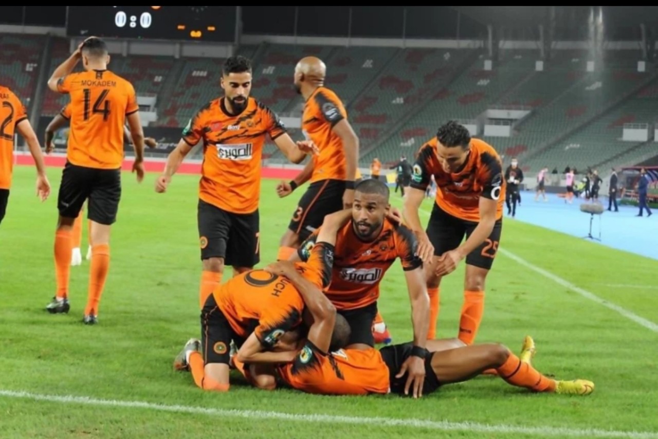 ممثلا المغرب في كأس "الكاف" في مهمة الدفاع عن حظوظهما لتعبيد الطريق نحو دور الربع:
