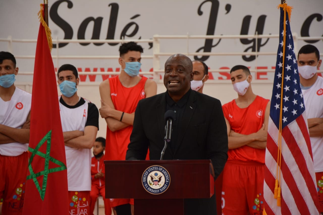 الدبلوماسية الرياضية تتعزز بسلا بحضور وفد من NBA و سفارة أمريكا بالمغرب. الدبلوماسية الرياضية تتعزز بسلا بحضور وفد من NBA و سفارة أمريكا بالمغرب.