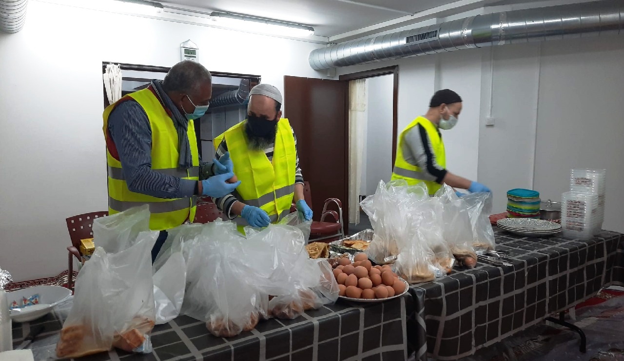 "الجمعية الإسلامية نوباريس بكتالونيا" تقدم "وجبات إفطار للجالية المسلمة" "الجمعية الإسلامية نوباريس بكتالونيا" تقدم "وجبات إفطار للجالية المسلمة"