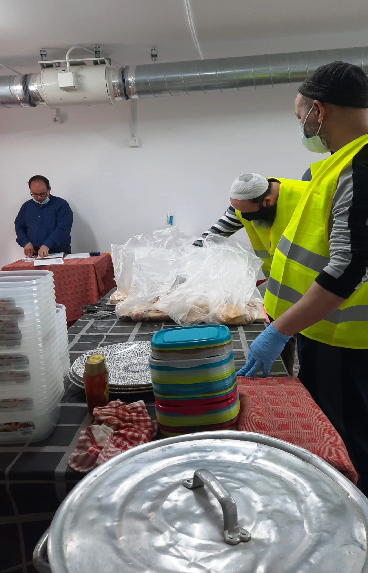 "الجمعية الإسلامية نوباريس بكتالونيا" تقدم "وجبات إفطار للجالية المسلمة"