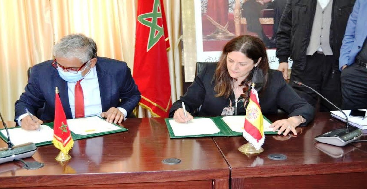 "جامعة محمد الأول بوجدة" توقع اتفاق شراكة مع "السفارة الاسبانية بالرباط" "جامعة محمد الأول بوجدة" توقع اتفاق شراكة مع "السفارة الاسبانية بالرباط"