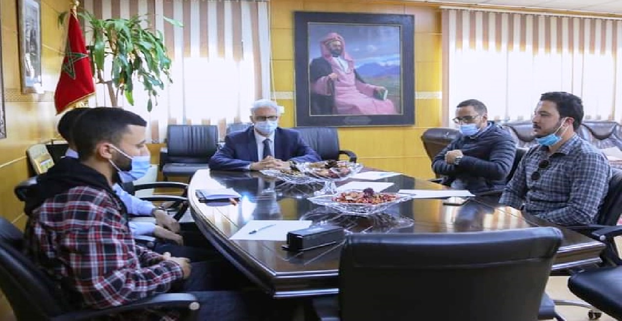 بطلب منها.. الدكتور نزار بركة يستقبل لجنة الحوار المنبثقة عن التنسيقية الوطنية للأساتذة الذين فرض عليهم التعاقد بطلب منها.. الدكتور نزار بركة يستقبل لجنة الحوار المنبثقة عن التنسيقية الوطنية للأساتذة الذين فرض عليهم التعاقد