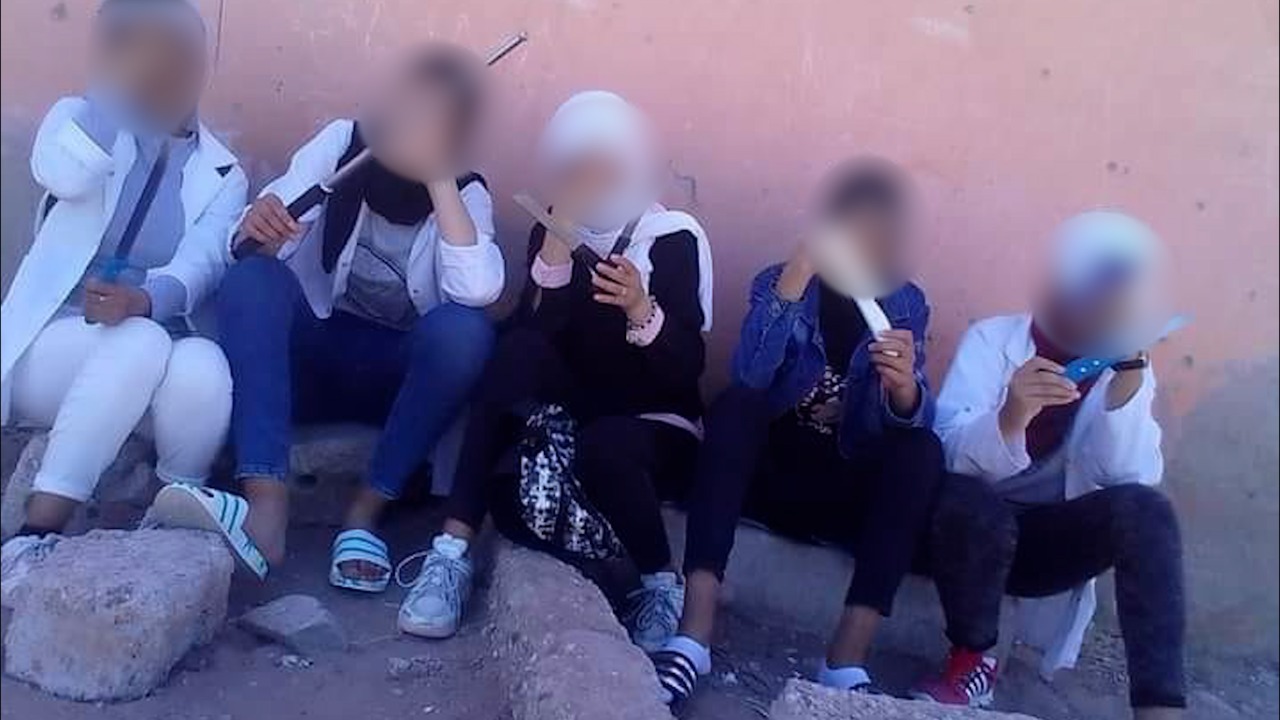 القضاء يصدر حكمه على التلميذات اللواتي ظهرن في مقطع فيديو ب"سواطير" بانزكان القضاء يصدر حكمه على التلميذات اللواتي ظهرن في مقطع فيديو ب"سواطير" بانزكان