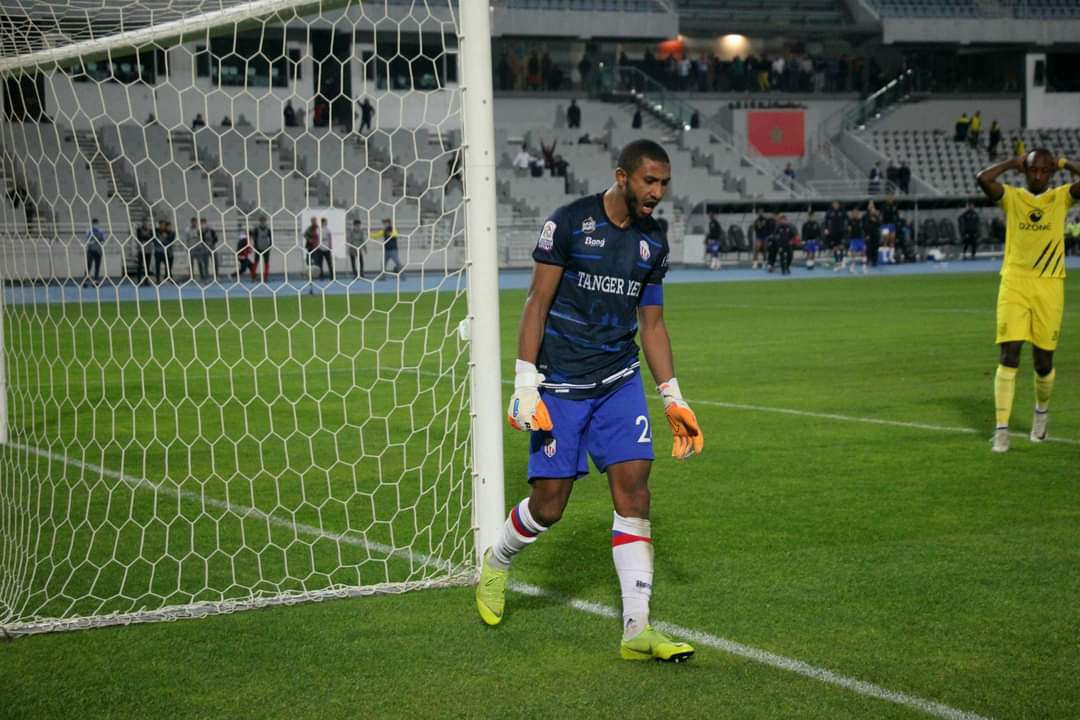 اللاعب الحسناوي يخلق الحدث ويؤهل فريقه "الماط" للدور نصف النهائي من كأس العرش بـ"ثوب الحراسة"