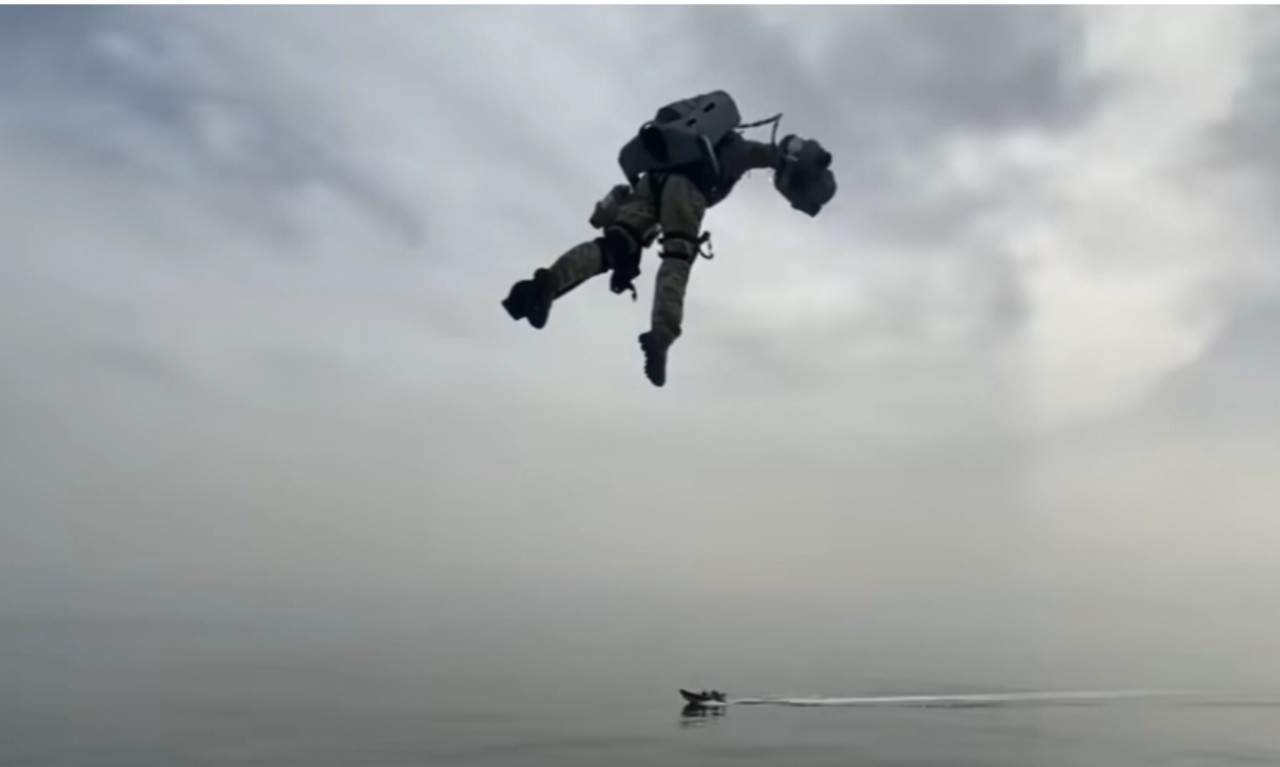 شاهد الجنود المحلقون.. تكنولوجيا عسكرية جديدة في بريطانيا شاهد الجنود المحلقون.. تكنولوجيا عسكرية جديدة في بريطانيا