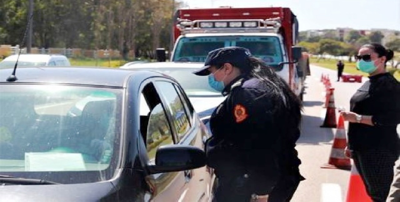 اللجنة الجهوية لليقظة والتتبع بولاية جهة فاس-مكناس تُفَنِّدُ تَقْنِينْ التنقل من وإلى مدينة فاس اللجنة الجهوية لليقظة والتتبع بولاية جهة فاس-مكناس تُفَنِّدُ تَقْنِينْ التنقل من وإلى مدينة فاس