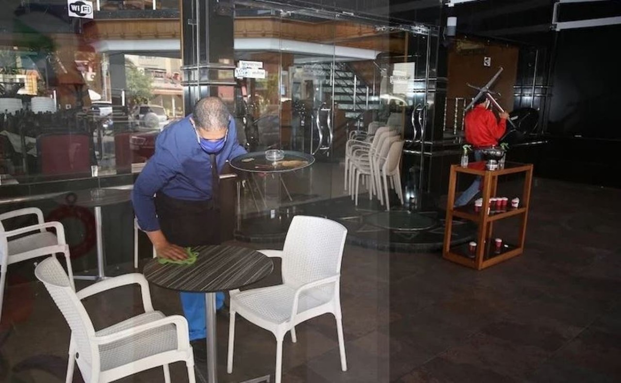 تخوف وقلق في صفوف أرباب المقاهي والمطاعم من العودة إلى الإغلاق المبكر تخوف وقلق في صفوف أرباب المقاهي والمطاعم من العودة إلى الإغلاق المبكر