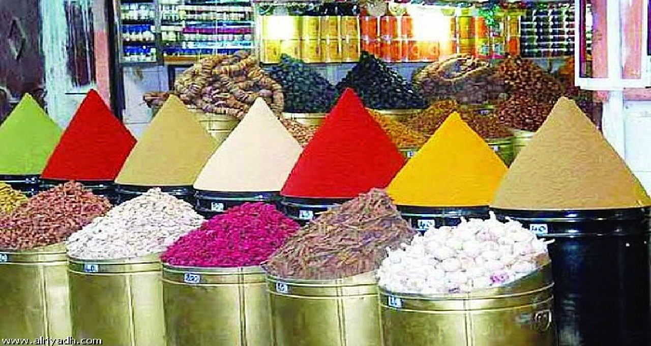 نقابة تجار تطالب الجهات المسؤولة بإنقاذ أسواق بيع التوابل والفواكه الجافة بالدار البيضاء من الغرباء