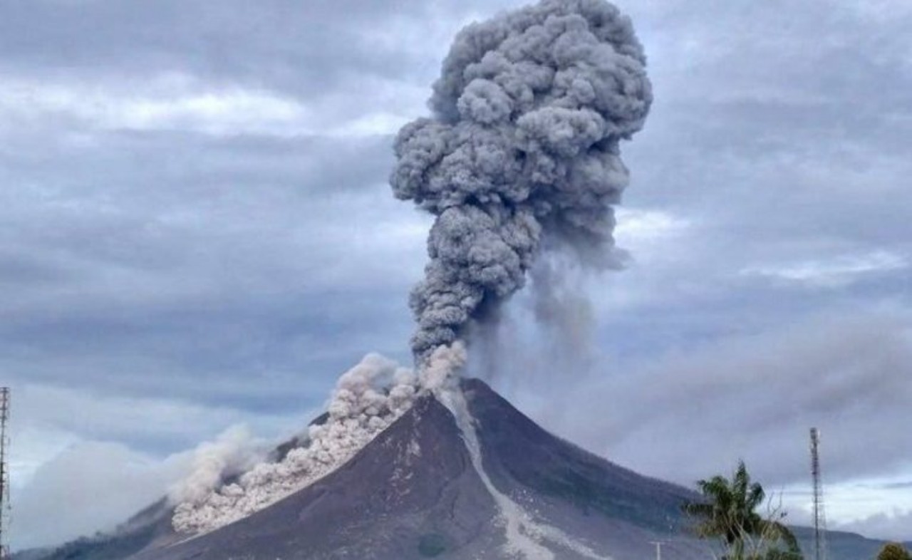13 قتيلا في ثوران بركان سيميرو الإندونيسي