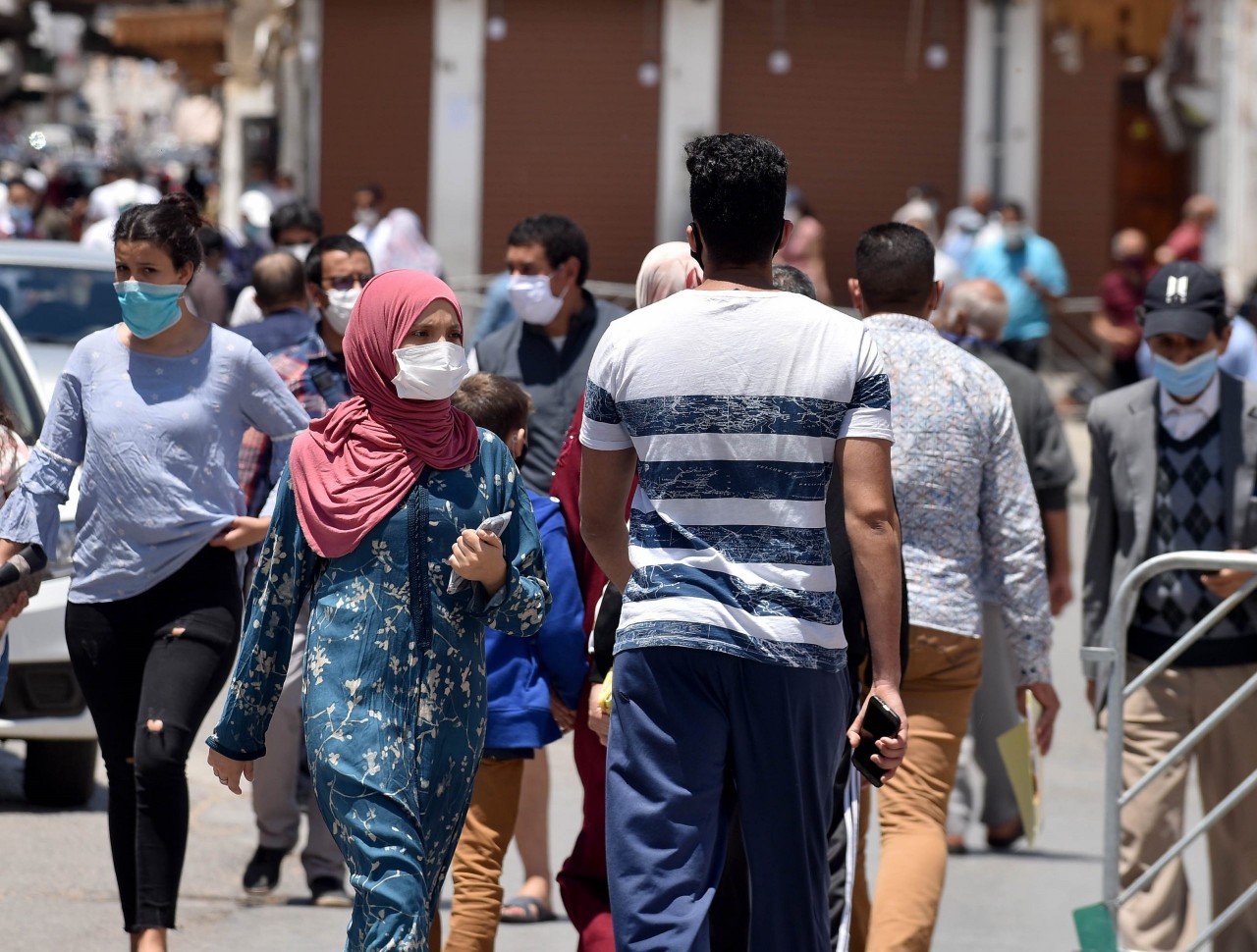 استهتار المغاربة في التعامل مع فيروس كورونا ينذر بانتكاسة  جديدة استهتار المغاربة في التعامل مع فيروس كورونا ينذر بانتكاسة  جديدة
