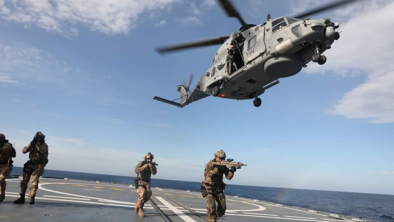 مناورات بحرية مشتركة بين المغرب وإيطاليا مناورات بحرية مشتركة بين المغرب وإيطاليا