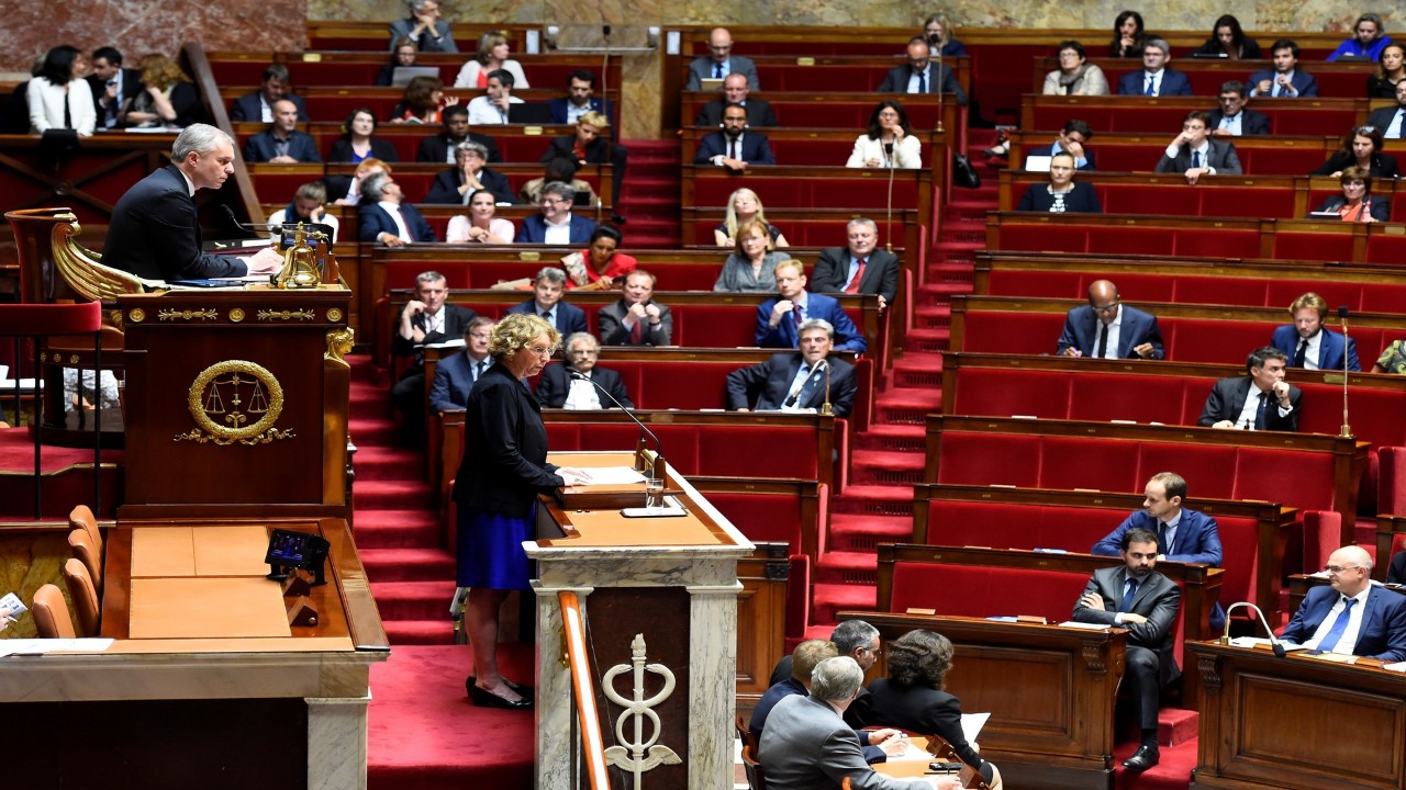 برلمانيون فرنسيون يتلقون تهديدات بالقتل