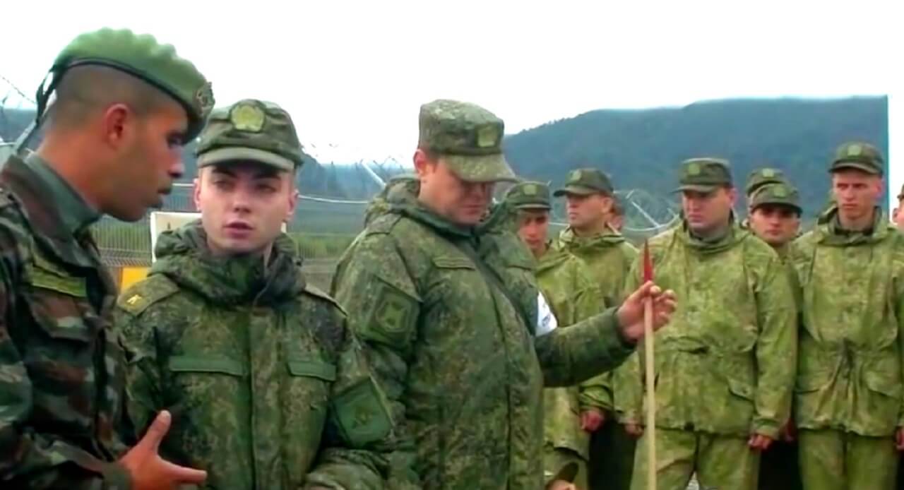 ضباط‭ ‬روس‭ ‬و‭ ‬جزائريون‭ ‬في‭ ‬تداريب‭ ‬عسكرية‭ ‬بالقوقاز‭ ‬شهر‭ ‬اكتوبر‭ ‬الماضي