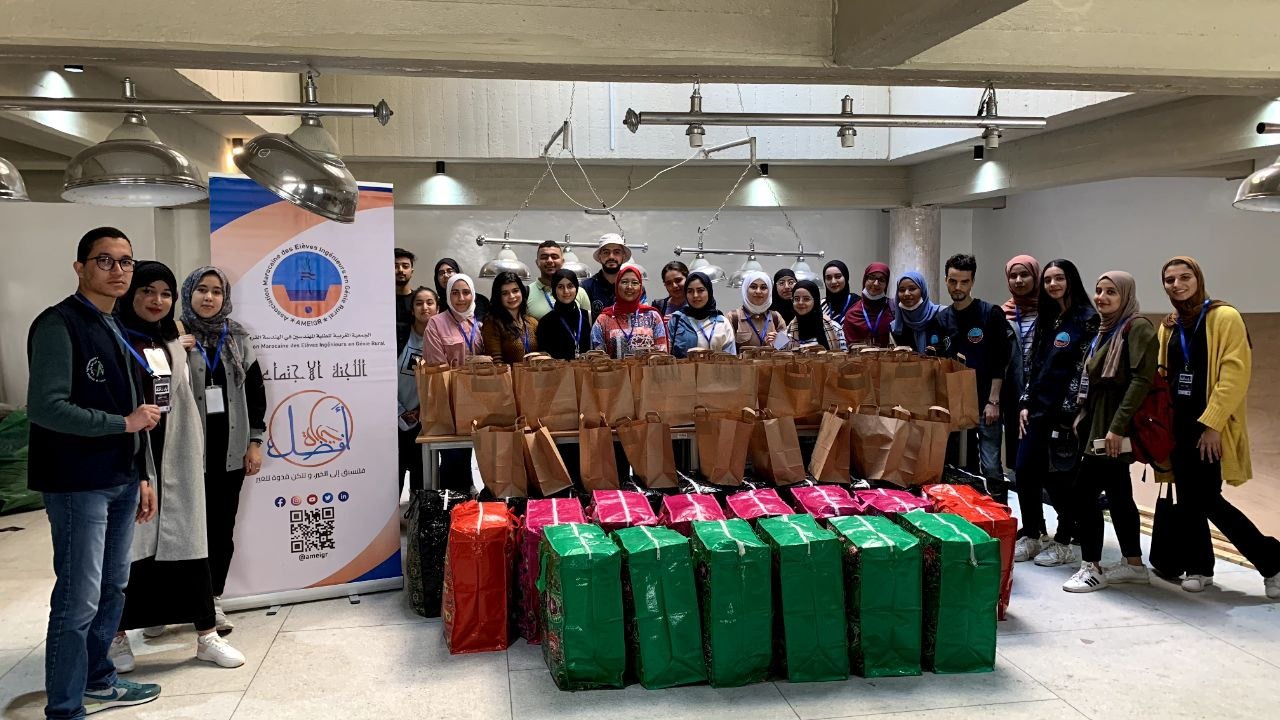 "أياد دافئة" حملة لتخفيف معاناة الأشخاص بدون مأوى "أياد دافئة" حملة لتخفيف معاناة الأشخاص بدون مأوى