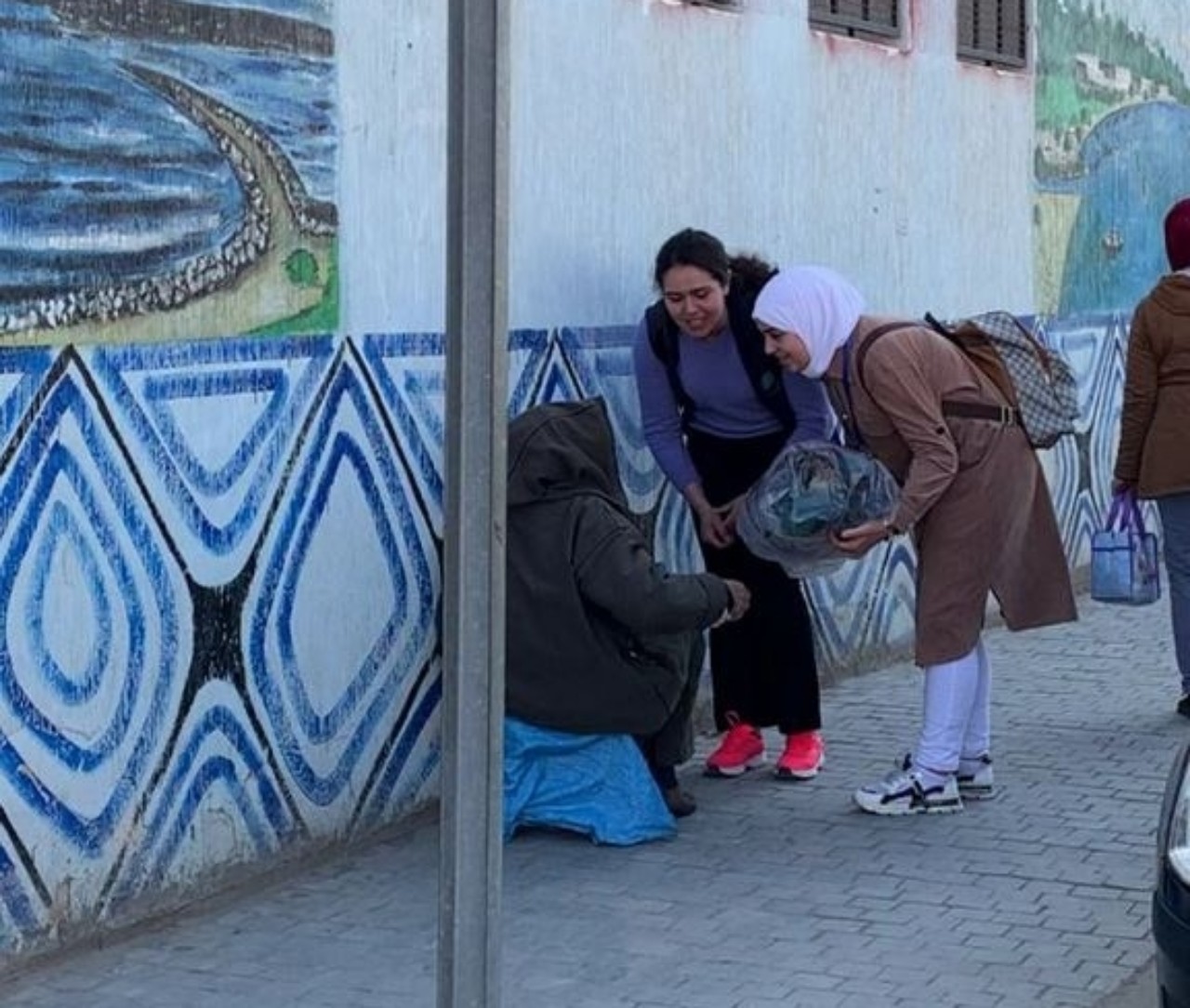 "أياد دافئة" حملة لتخفيف معاناة الأشخاص بدون مأوى "أياد دافئة" حملة لتخفيف معاناة الأشخاص بدون مأوى