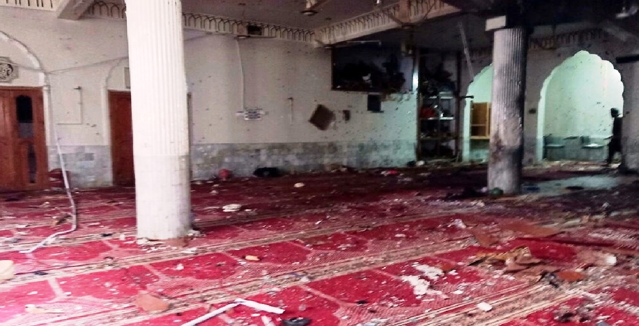 عشرات القتلى والجرحى في تفجير انتحاري بمسجد في بيشاور الباكستانية
