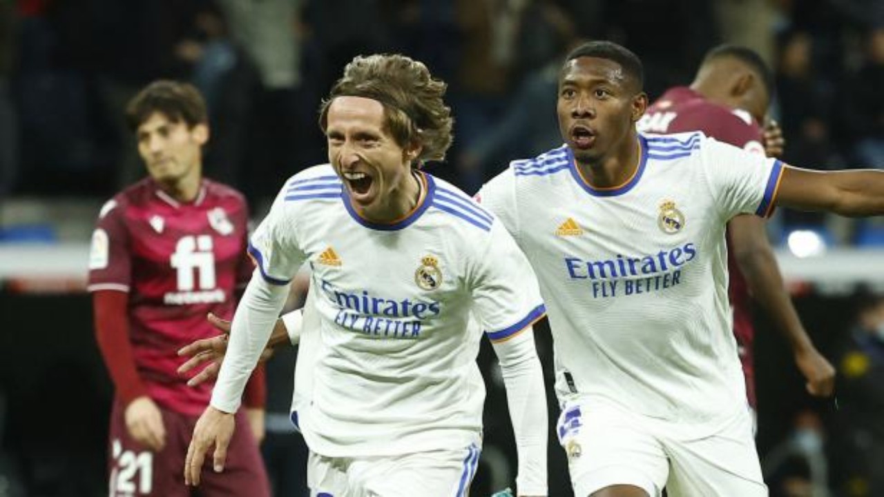 ريال مدريد يكتسح سوسيداد برباعية ويوسع الفارق عن أقرب ملاحقيه