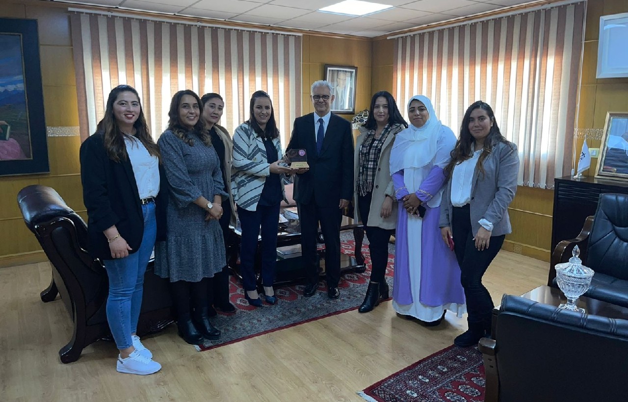 فتيات الانبعاث في زيارة للأمين العام نزار بركة