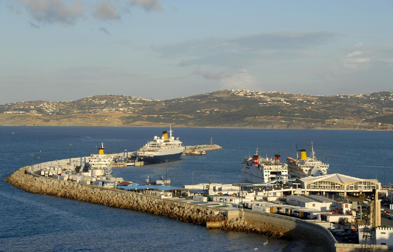 وصول أول باخرة إسبانية لميناء طنجة