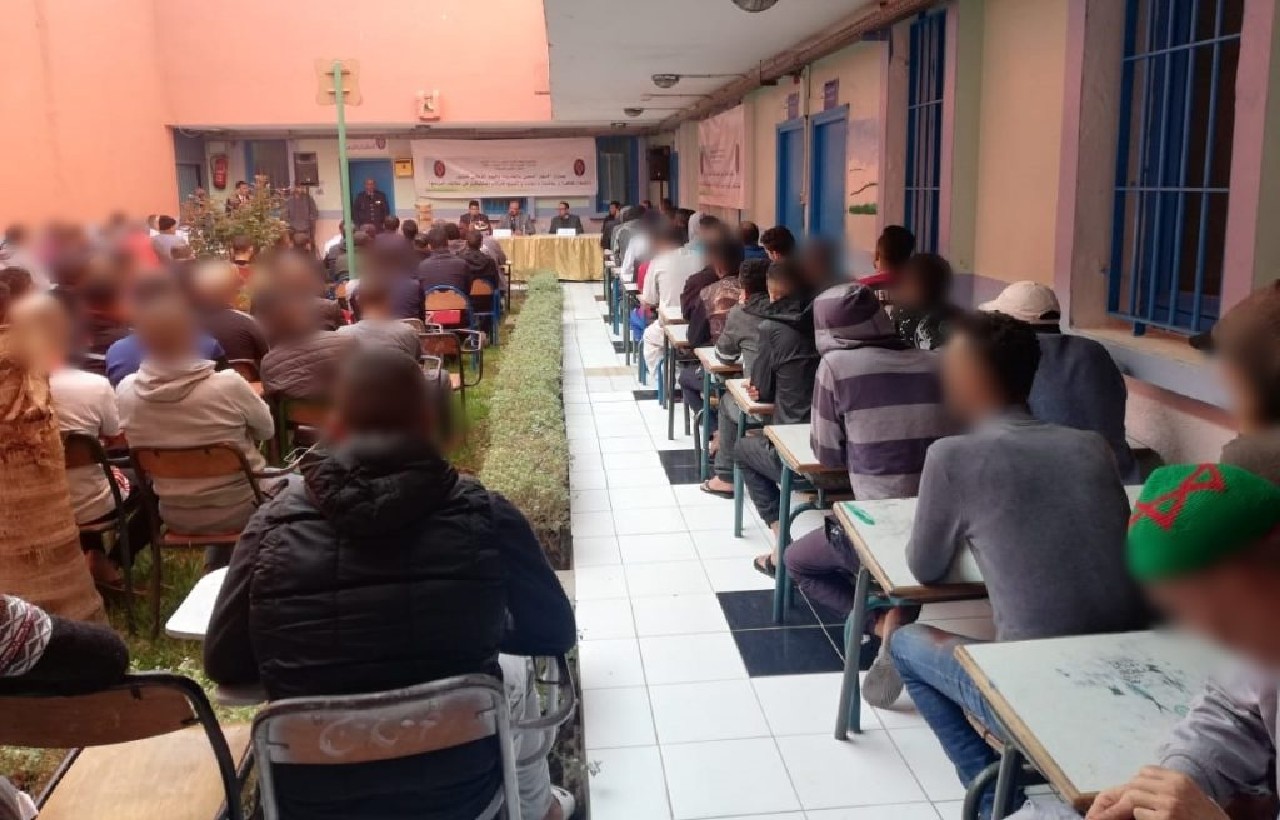 إقبال بين السجناء على البرامج التعليمية إقبال بين السجناء على البرامج التعليمية