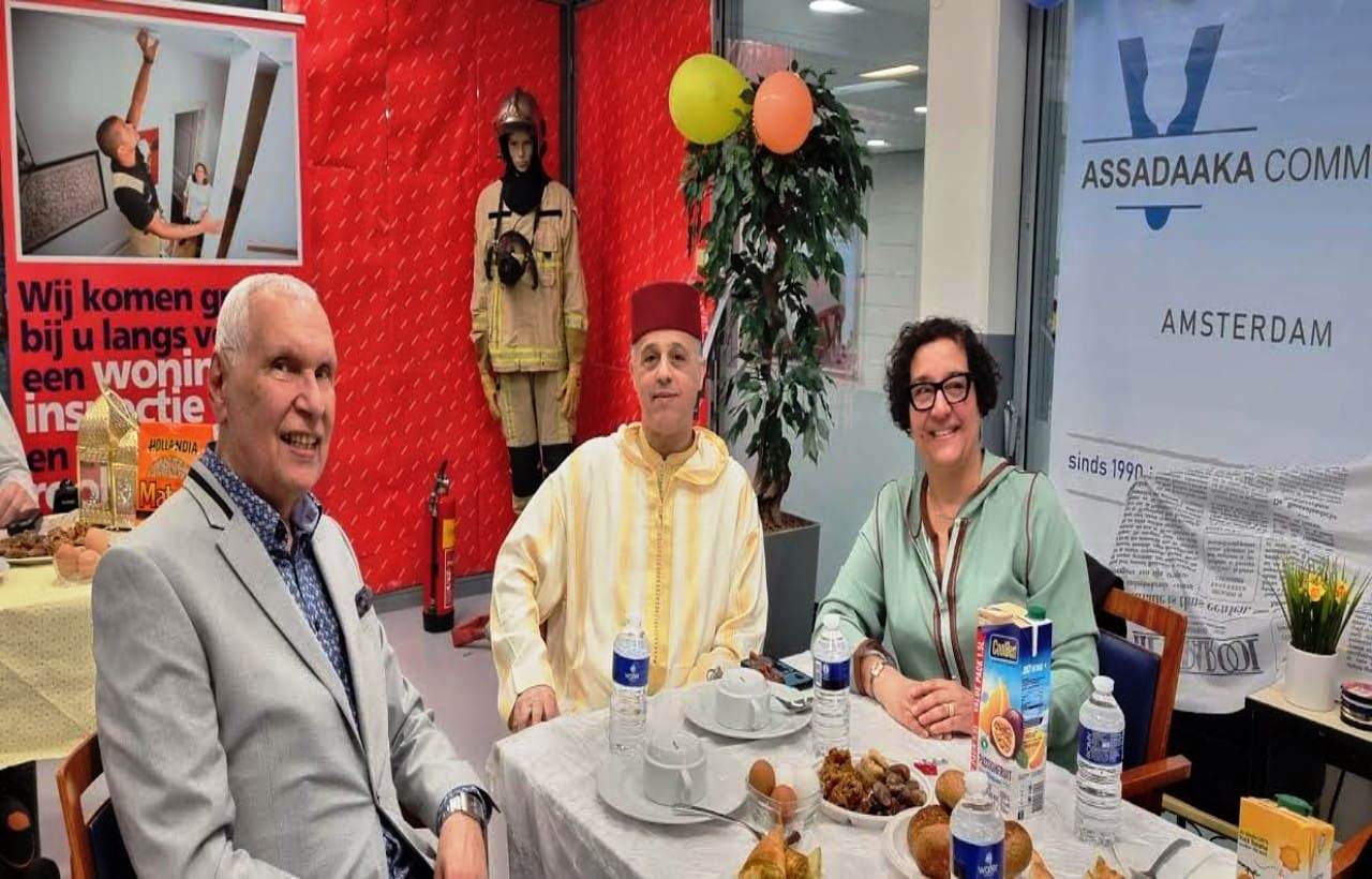 إفطار جماعي يجمع مغاربة مسلمين ويهود ومسيحين في "عيد ميمونة" بأمستردام