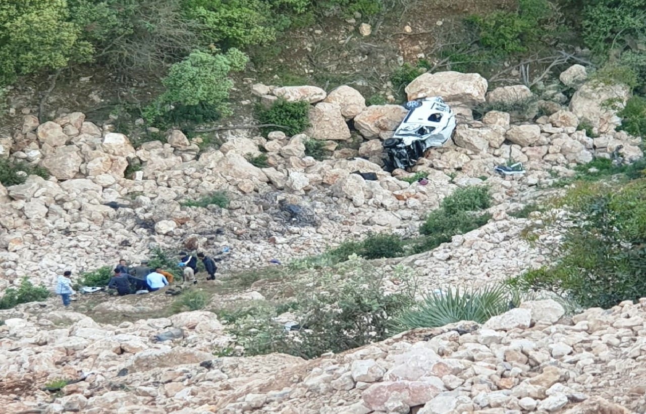 انقلاب سيارة على الطريق الوطنية 25 يستنفر الدرك الملكي والسلطة المحلية بأفورار انقلاب سيارة على الطريق الوطنية 25 يستنفر الدرك الملكي والسلطة المحلية بأفورار