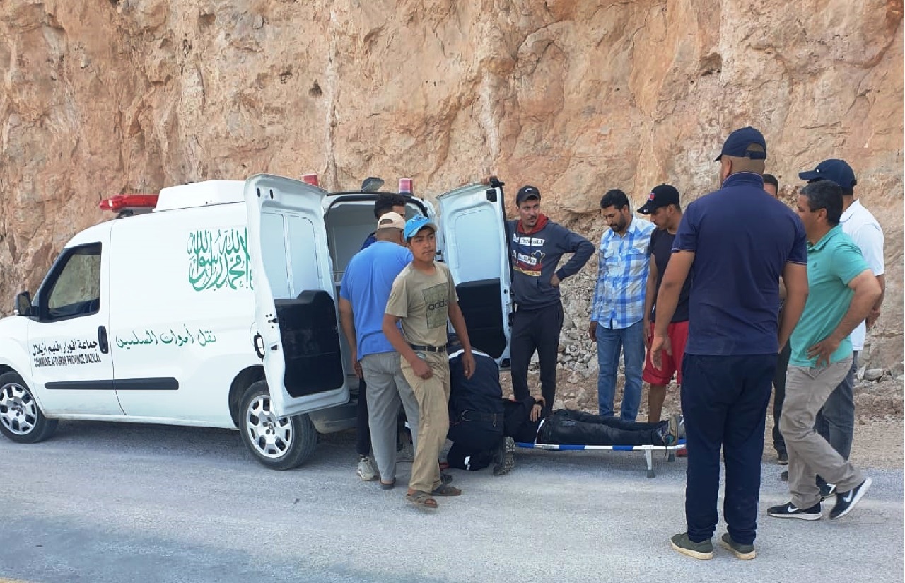 انقلاب سيارة على الطريق الوطنية 25 يستنفر الدرك الملكي والسلطة المحلية بأفورار انقلاب سيارة على الطريق الوطنية 25 يستنفر الدرك الملكي والسلطة المحلية بأفورار