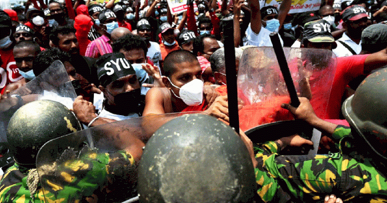 لمواجهة النقص الحاد في الوقود.. سريلانكا تغلق المدارس وتحد من العمل لمواجهة النقص الحاد في الوقود.. سريلانكا تغلق المدارس وتحد من العمل
