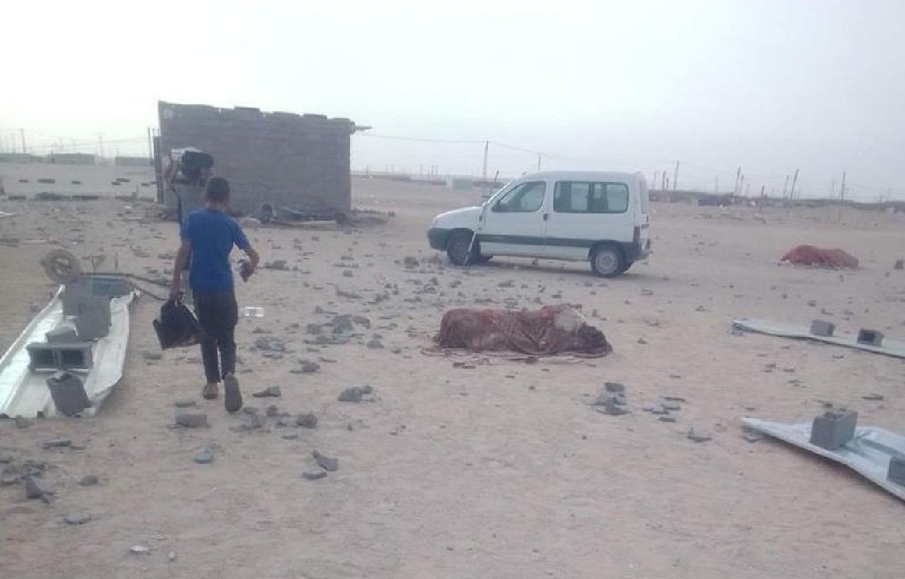 بالصور: عاصفة رملية قوية تعصف بمخيم السمارة بتندوف بالصور: عاصفة رملية قوية تعصف بمخيم السمارة بتندوف