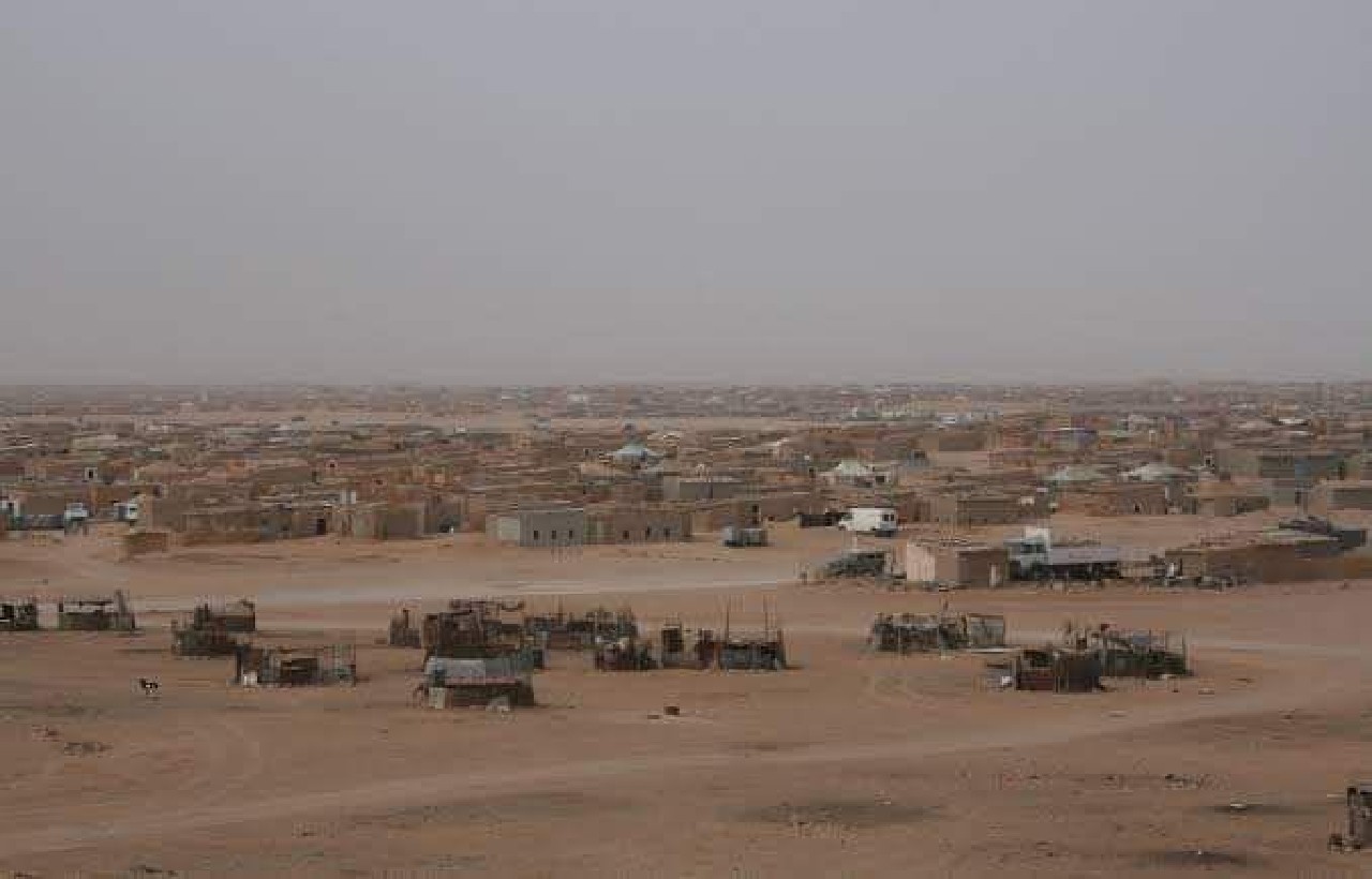 بالصور: عاصفة رملية قوية تعصف بمخيم السمارة بتندوف بالصور: عاصفة رملية قوية تعصف بمخيم السمارة بتندوف