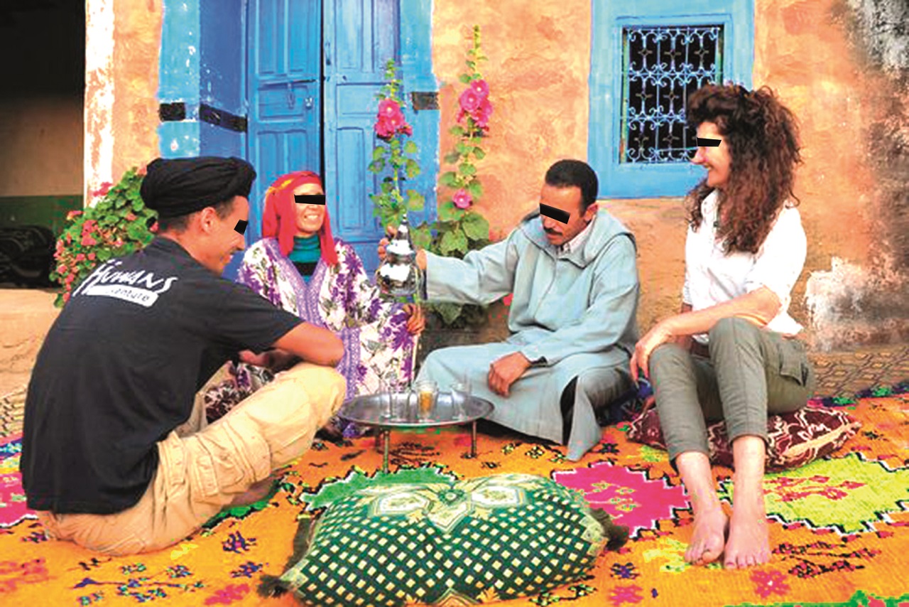 الأسرة المغربية بين الحفاظ على التقليد و معاصرة الحداثة الأسرة المغربية بين الحفاظ على التقليد و معاصرة الحداثة