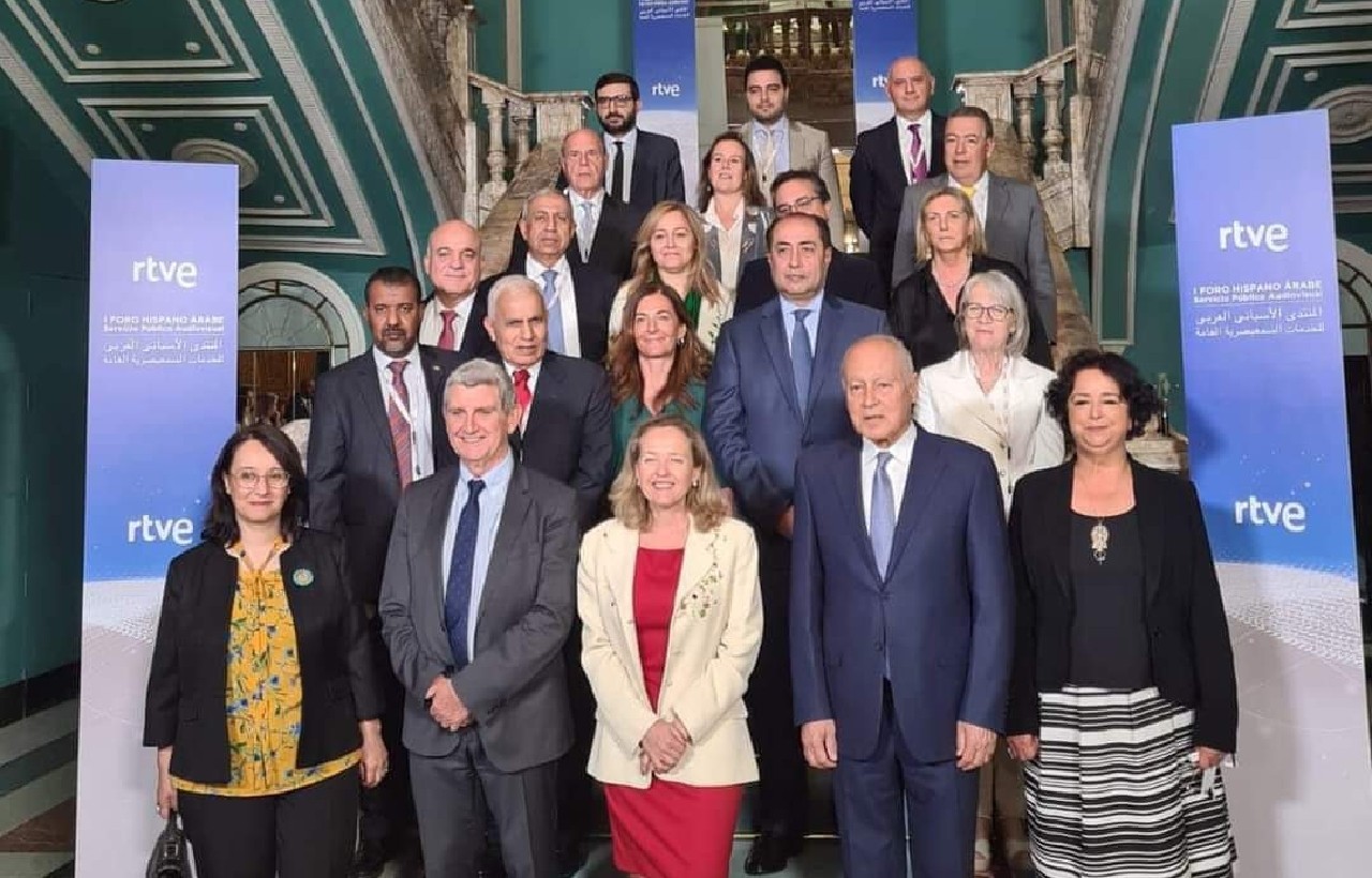 الأمين العام للجامعة العربية مع مشاركين في المنتدى الإسباني العربي لتلفزيون الخدمة العمومية الأمين العام للجامعة العربية مع مشاركين في المنتدى الإسباني العربي لتلفزيون الخدمة العمومية