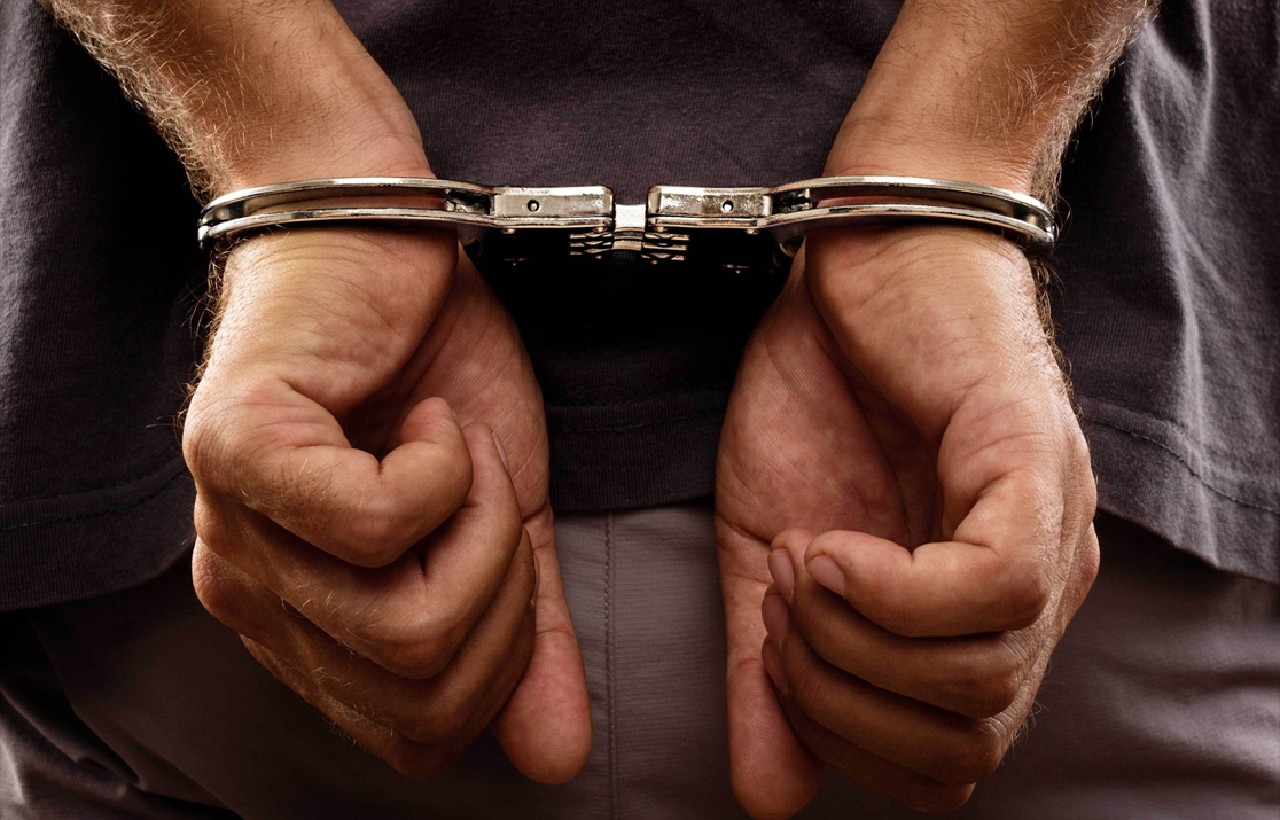 صاحب سوابق يعتدي على نادلة صاحب سوابق يعتدي على نادلة