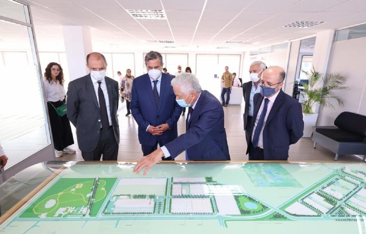 أخنوش يزور قطب صناعة الطيران بإقليم النواصر أخنوش يزور قطب صناعة الطيران بإقليم النواصر