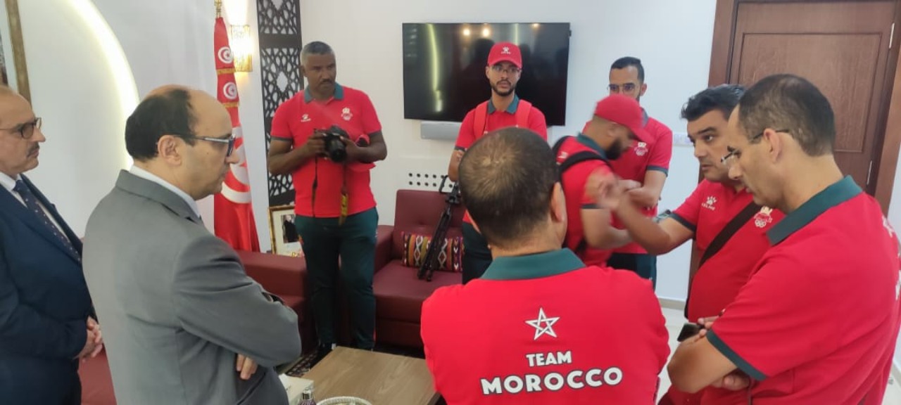 الوفد الإعلامي المغربي يحظى باستقبال من سفير المملكة بتونس 
