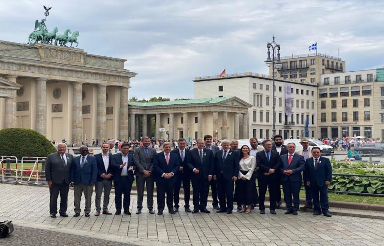 انتخاب رحال المكاوي ببرلين نائبا للرئيس وعضوا بالمكتب التنفيذي للاتحاد الديمقراطي الدولي انتخاب رحال المكاوي ببرلين نائبا للرئيس وعضوا بالمكتب التنفيذي للاتحاد الديمقراطي الدولي