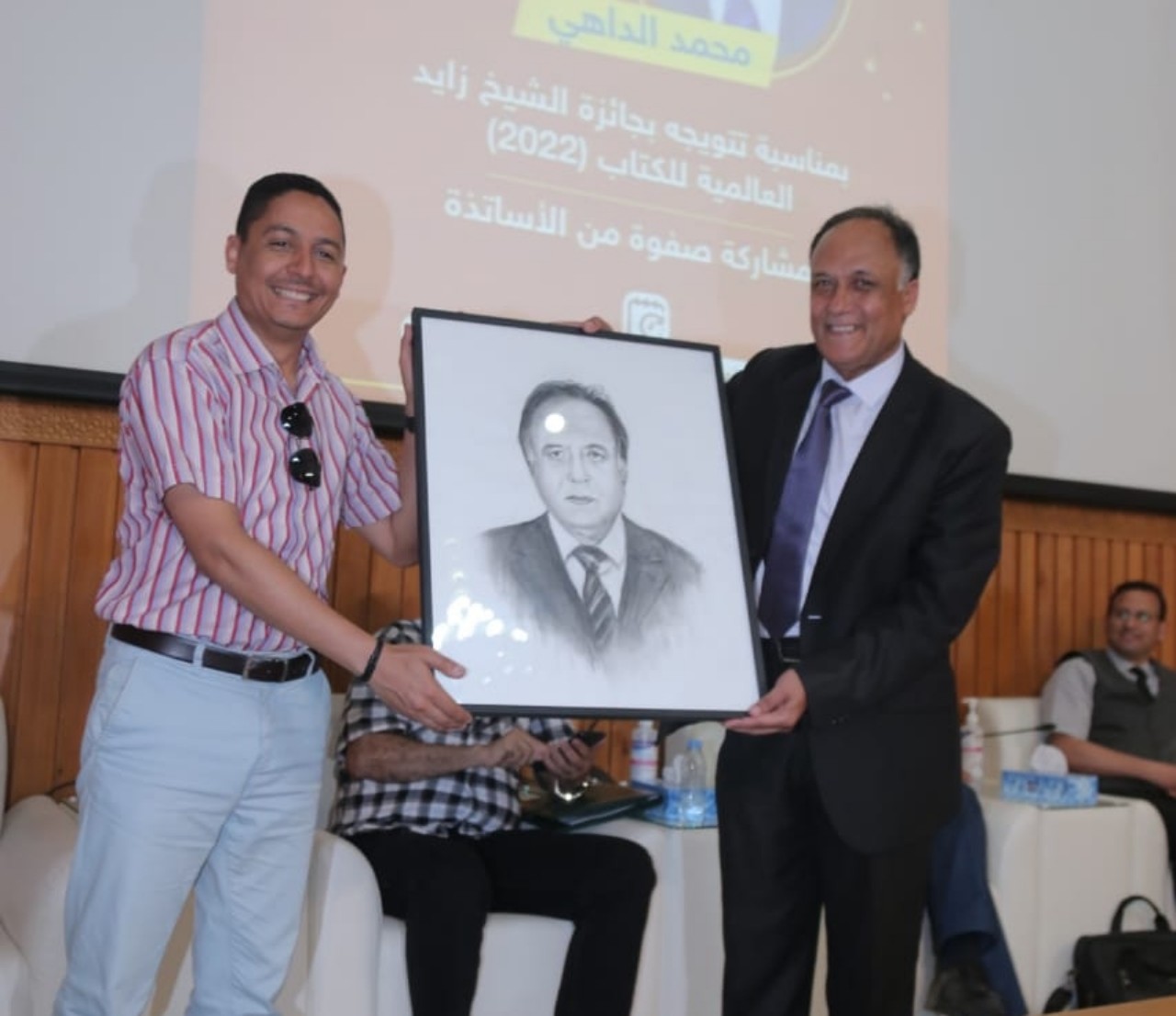 تكريم خاص لمحمد الداهي المتوج بجائزة الشيخ زايد للكتاب