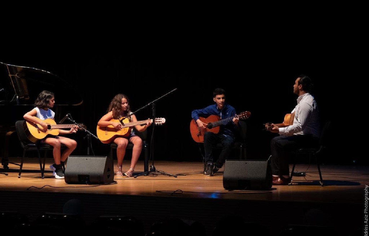 قاعة باحنيني تعيش على إيقاعات البيانو و الكمان قاعة باحنيني تعيش على إيقاعات البيانو و الكمان