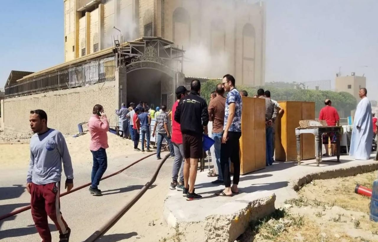 كنيسة جديدة يُدَمِّرُها حريق مُهْوِل في مصر