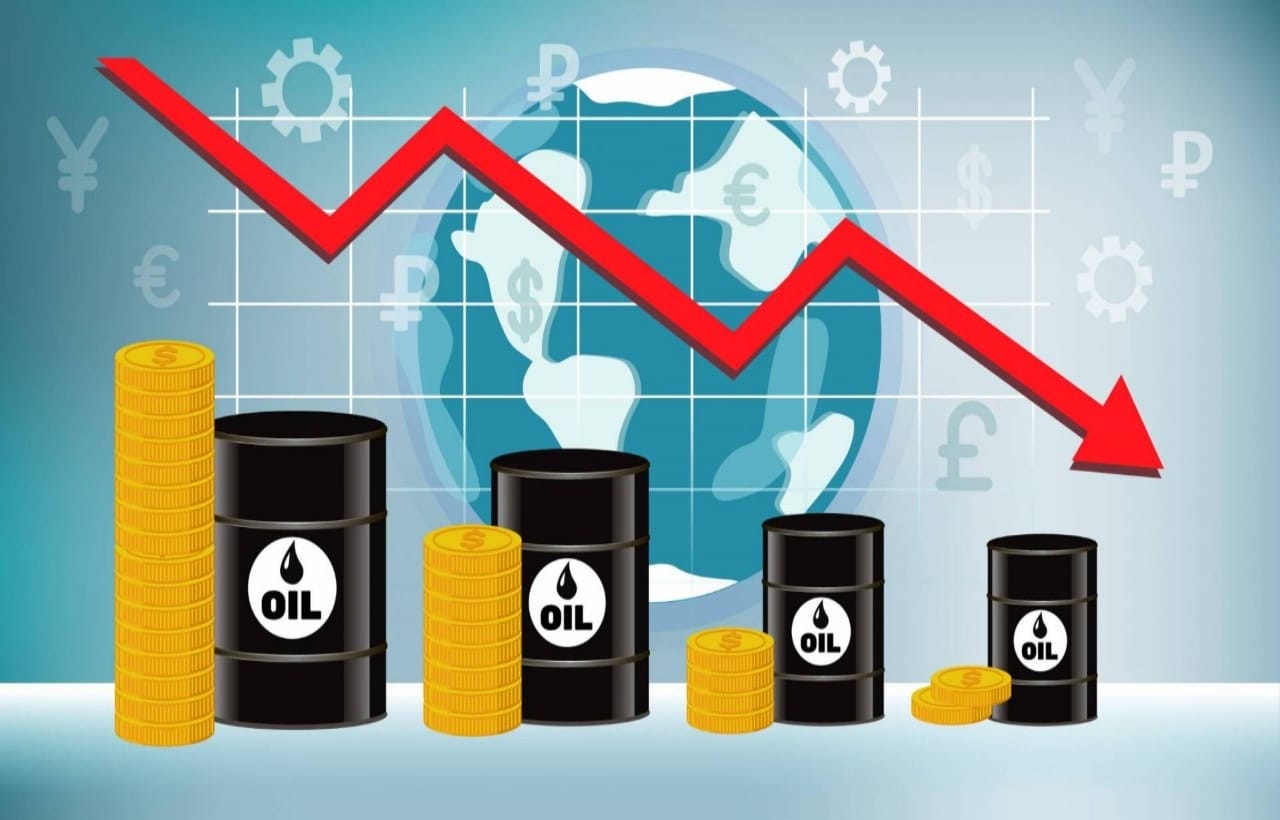 النفط يغلق متراجعاً بضغط إجراءات الإغلاق في الصين