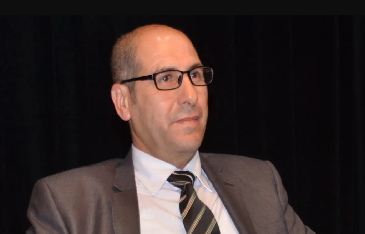 مصطفى المرون أستاذ التاريخ المعاصر والباحث السابق بمركز الدراسات المعاصرة بمدريد التابع لجامعة لندن مصطفى المرون أستاذ التاريخ المعاصر والباحث السابق بمركز الدراسات المعاصرة بمدريد التابع لجامعة لندن