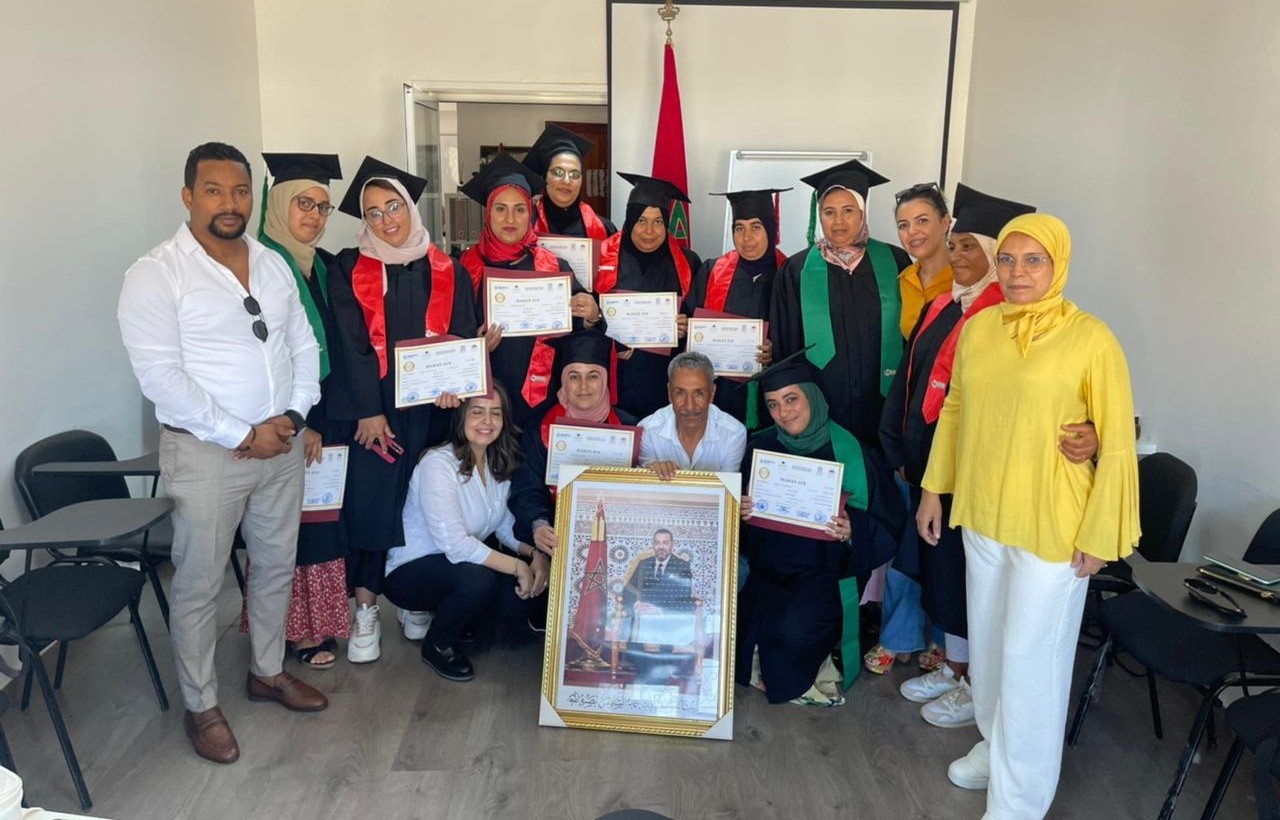 تتويج الدفعة الأولى في المغرب لأمهات الأطفال التوحديين 