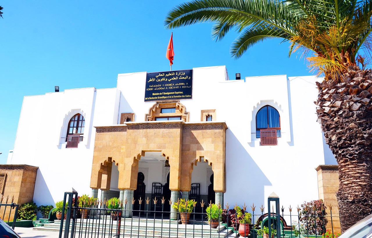 الزيادات في أجور الأساتذة الجامعيين على طاولة الحكومة الزيادات في أجور الأساتذة الجامعيين على طاولة الحكومة