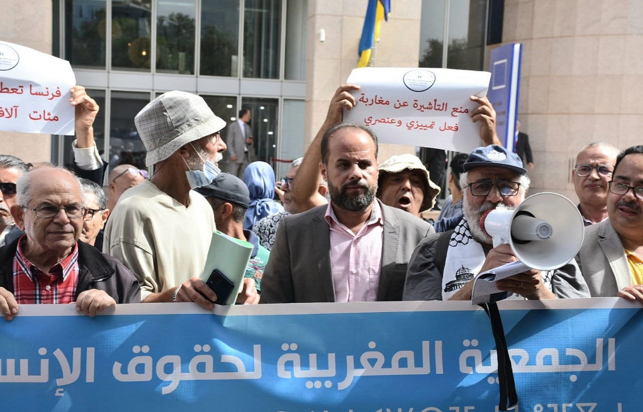 وقفة احتجاجية للعصبة المغربية للدفاع عن حقوق الإنسان أمام مقر بعثة الاتحاد الأوروبي